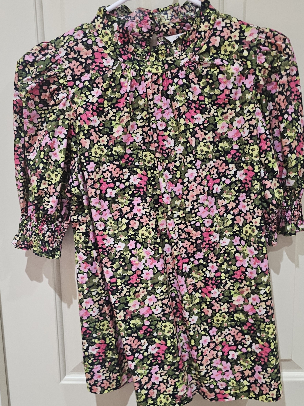 Crown & Ivy Floral Puff-Sleeve Blouse in Pink and Green Women Size Medium